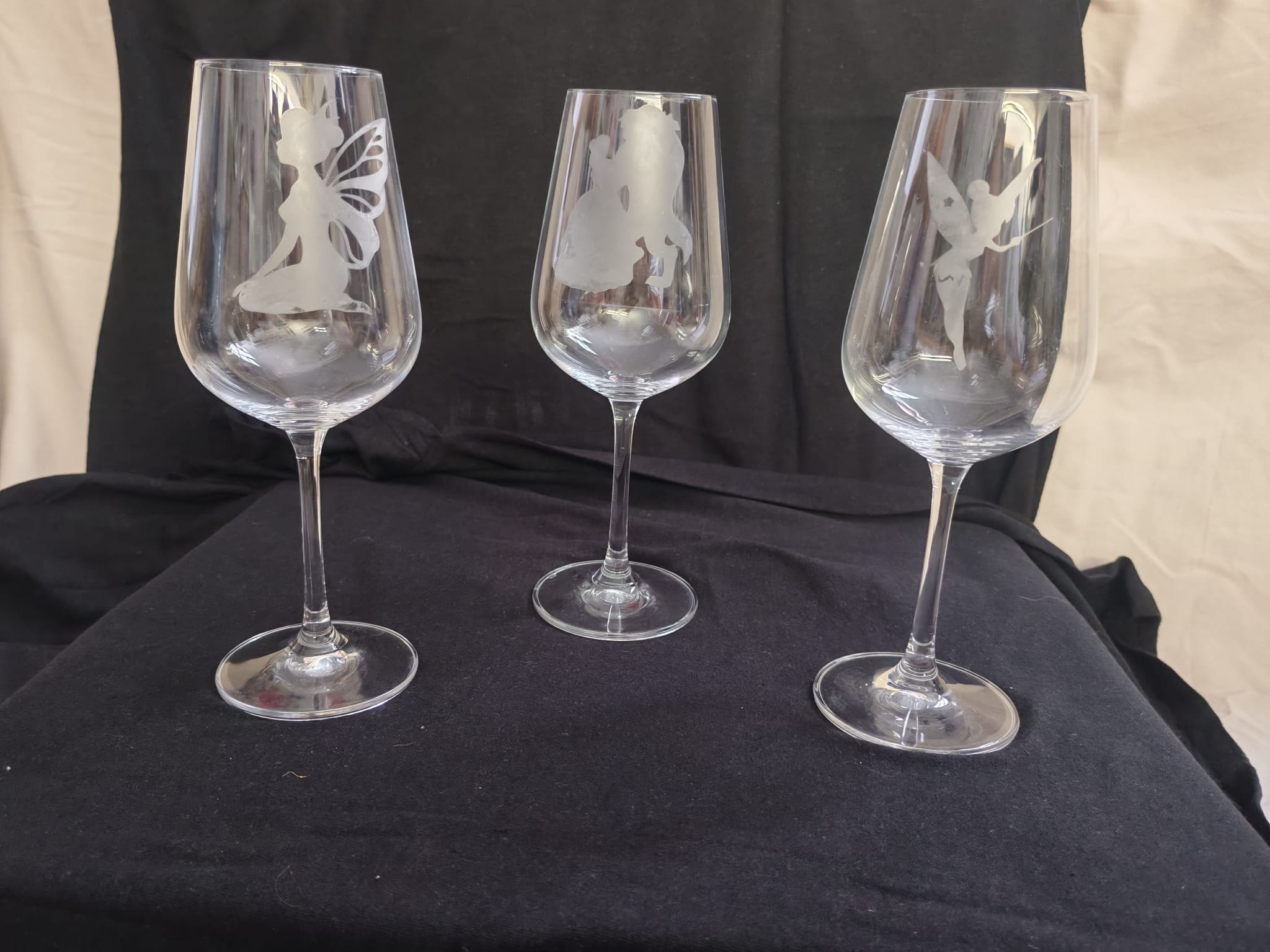 Tres copas personalizadas con nombres