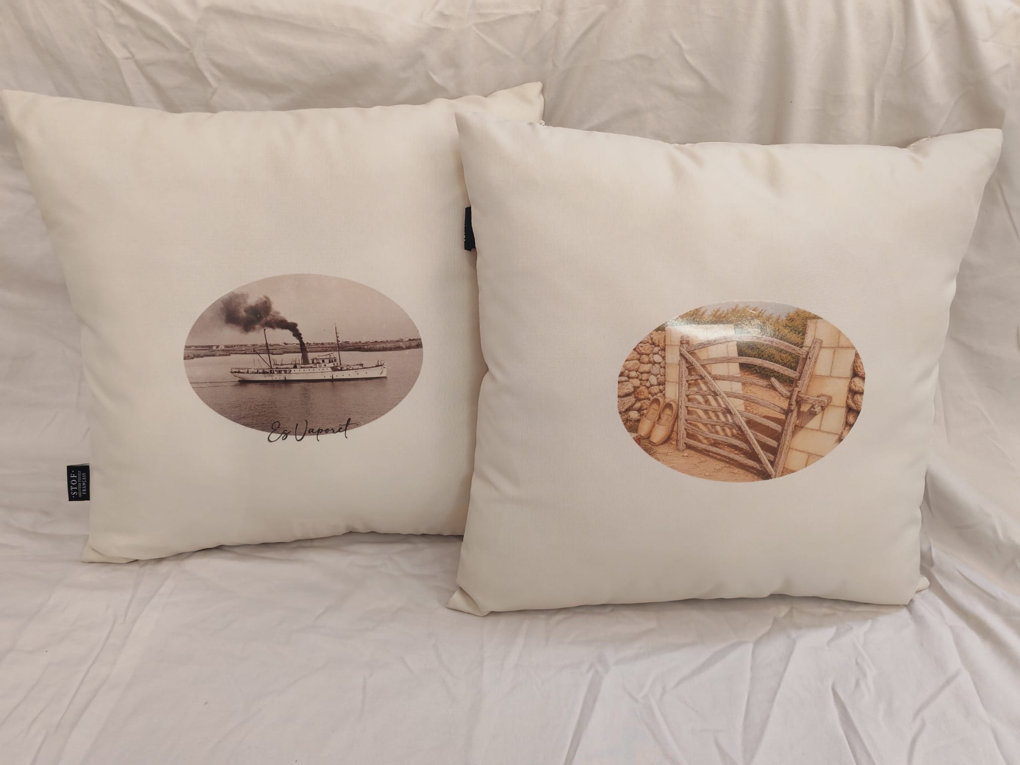 Dos cojines personalizados con fotografías de M&C22